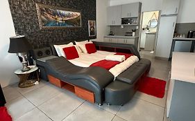 Rest Inn C Guesthouse - 10Min From Or Tambo Airport